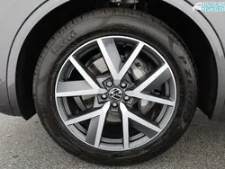 Silizium grau metallic Gebraucht 2024 VW Touareg R-line SUV | 74.895 € (Fairer Preis)