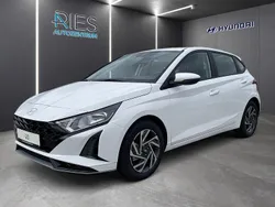 Weiß Neu 2025 Hyundai i20 Trend Limousine | 23.551 € (Etwas zu teuer)