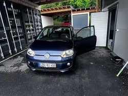 Blau Gebraucht 2013 VW up! high up! Kleinwagen | 2.000 €