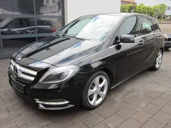 Schwarz Gebraucht 2013 Mercedes B180 Sport Van / Kleinbus | 9.990 € (Fairer Preis)