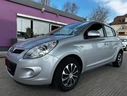 Silber Gebraucht 2010 Hyundai i20 Comfort Limousine | 5.990 € (Fairer Preis)