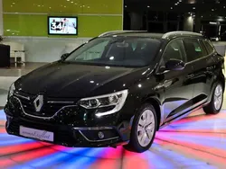 Sternenschwarz Gebraucht 2019 Renault Mégane GrandTour LIMITED Kombi | 13.750 € (Etwas zu teuer)
