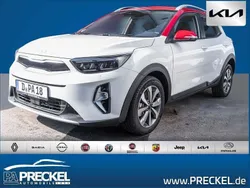 Weiß Gebraucht 2022 Kia Stonic Vision SUV | 19.250 € (Fairer Preis)