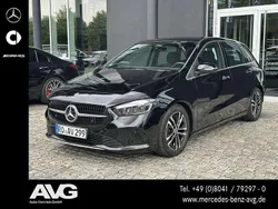 Schwarz Gebraucht 2024 Mercedes B200 Advanced Plus Van / Kleinbus | 36.900 € (Teuer)