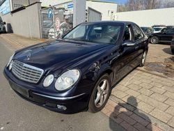 Blau Gebraucht 2002 Mercedes E240 Limousine | 3.900 € (Guter Preis)