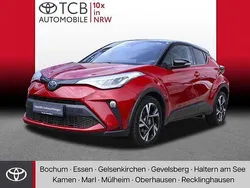 Karminarot metallic / dach schwarz Gebraucht 2022 Toyota C-HR Team SUV | 24.979 € (Fairer Preis)