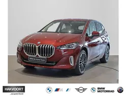 Piemont rot metallic Neu 2024 BMW 220 Active Tourer Luxury Line Van / Kleinbus | 41.870 € (Fairer Preis)