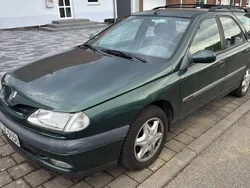 Grün Gebraucht 1997 Renault Laguna Kombi | 999 €
