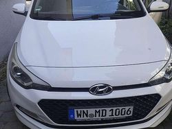 Weiß Gebraucht 2015 Hyundai i20 Trend Limousine | 8.200 € (Etwas zu teuer)