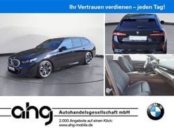 Saphirschwarz metallic Gebraucht 2024 BMW 520 M Sport Kombi | 48.450 € (Guter Preis)