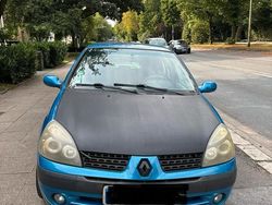 Blau Gebraucht 2002 Renault Clio II Kleinwagen | 1.200 € (Fairer Preis)