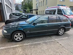 Grün Gebraucht 1997 BMW 523 Kombi | 1.800 €