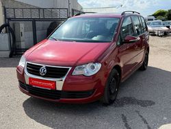Rot Gebraucht 2010 VW Touran Trendline Van / Kleinbus | 4.699 € (Guter Preis)