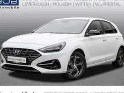 Weiß Gebraucht 2020 Hyundai i30 Intro Edition Limousine | 18.188 € (Fairer Preis)