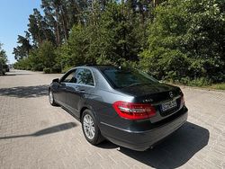 Blau Gebraucht 2009 Mercedes E350 Limousine | 15.200 €