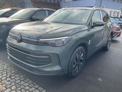 Cipressinogrün metallic Neu 2025 VW Tiguan Life SUV | 38.495 € (Guter Preis)
