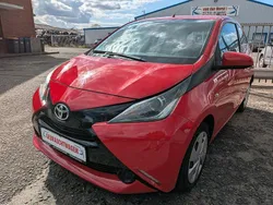 Rot Gebraucht 2015 Toyota Aygo X-play Kleinwagen | 6.500 € (Fairer Preis)