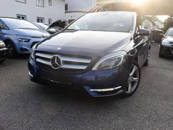 Blau Gebraucht 2012 Mercedes B200 Van / Kleinbus | 8.999 € (Fairer Preis)