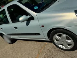 Grau Gebraucht 2002 Renault Clio II Kleinwagen | 700 €