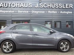 Grau Gebraucht 2016 Hyundai i30 Trend Limousine | 12.600 € (Fairer Preis)