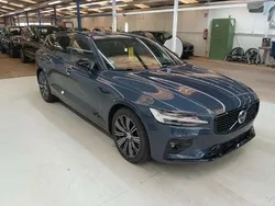 Blau Gebraucht 2024 Volvo V60 Plus Kombi | 39.400 € (Fairer Preis)