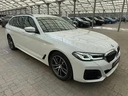 Weiß Gebraucht 2021 BMW 530 M Sport Kombi | 35.490 € (Fairer Preis)