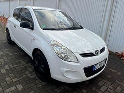Weiß Gebraucht 2009 Hyundai i20 Classic Limousine | 2.650 € (Fairer Preis)