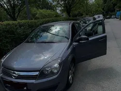Schwarz Gebraucht 2005 Opel Astra Limousine | 1.400 € (Fairer Preis)