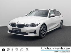 Weiß Gebraucht 2022 BMW 330 Sport Line Limousine | 31.999 € (Guter Preis)