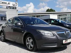 Grau Gebraucht 2010 Opel Insignia Limousine | 2.990 € (Fairer Preis)