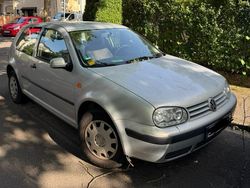 Silber Gebraucht 1998 VW Golf IV Kleinwagen | 850 €