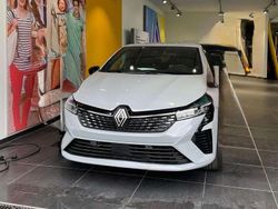 Grau Gebraucht 2024 Renault Clio V Kleinwagen | 19.000 € (Guter Preis)