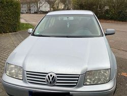 Grau Gebraucht 2003 VW Bora Basis Limousine | 2.380 € (Etwas zu teuer)
