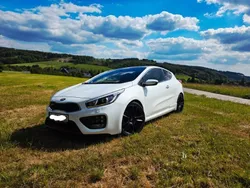 Weiß Gebraucht 2014 Kia Ceed GT-Challenge Limousine | 12.650 € (Fairer Preis)