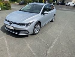 Silber Gebraucht 2021 VW Golf VIII Life Kombi | 22.400 € (Fairer Preis)