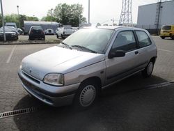 Silber Gebraucht 1996 Renault Clio Kleinwagen | 1.490 €