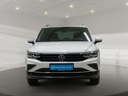 Pure white Gebraucht 2024 VW Tiguan Move SUV | 34.990 € (Fairer Preis)