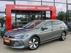 Diabasgrau metallic Gebraucht 2024 VW Passat Elegance Kombi | 43.980 € (Superpreis)