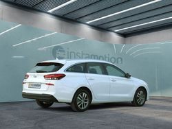 Weiß Gebraucht 2019 Hyundai i30 Style Kombi | 18.270 € (Teuer)