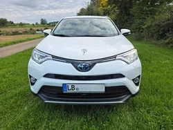 Weiß Gebraucht 2018 Toyota RAV4 Team SUV | 21.500 € (Fairer Preis)