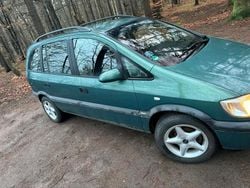 Grün Gebraucht 2001 Opel Zafira Van / Kleinbus | 1.750 €