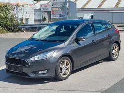 Grau Gebraucht 2018 Ford Focus Limousine | 7.390 € (Fairer Preis)