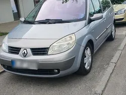 Grau Gebraucht 2004 Renault Scénic II Van / Kleinbus | 2.000 €