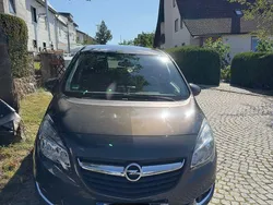 Grau Gebraucht 2014 Opel Meriva Innovation Van / Kleinbus | 6.800 € (Guter Preis)