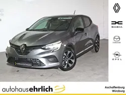 Dolomitgrau Gebraucht 2024 Renault Clio V Evolution Kleinwagen | 19.990 € (Etwas zu teuer)
