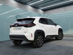 Weiß Gebraucht 2024 Toyota Yaris Hybrid Team Kleinwagen | 26.588 € (Teuer)