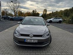 Grau Gebraucht 2015 VW Golf VII Comfortline Kombi | 9.900 € (Etwas zu teuer)