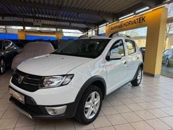Weiß Gebraucht 2015 Dacia Sandero Stepway SUV | 7.950 € (Fairer Preis)