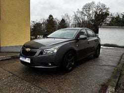 Grau Gebraucht 2011 Chevrolet Cruze Limousine | 2.199 € (Fairer Preis)