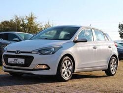 Weiß Gebraucht 2016 Hyundai i20 Classic Limousine | 6.300 € (Fairer Preis)
